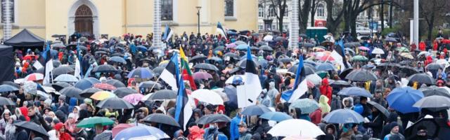 Репортер RusDelfi на протесте ковид-дисседентов: площадь заполнена, на месте Хельме