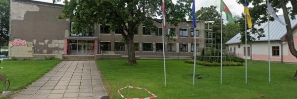 О чем пишет пресса: проблемы в Валке, система подачи заявлений в 10-е классы в Риге