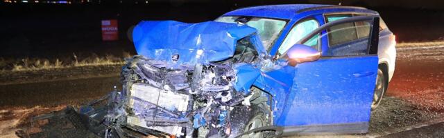 ФОТО | Пьяный водитель врезался в грузовик на шоссе Таллинн–Палдиски