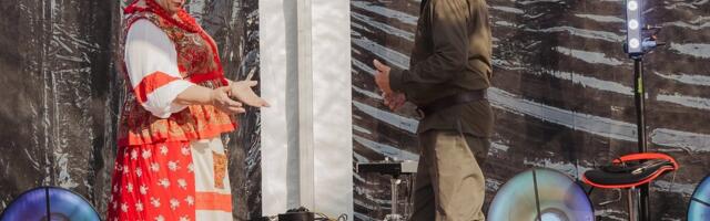 ВИДЕО | На Дне Маарду выступил артист в костюме, напоминающем форму солдата Красной армии. Город: „это простой сценический наряд“