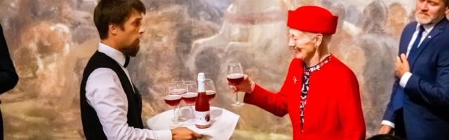 Получили 4 тонны серебра, бились за независимость Эстонии, не признали оккупацию Советским Союзом — к нам приехали датские монархи!