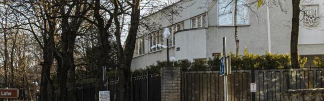 ФОТО | Полиция охраняет посольства Украины и России в Таллинне