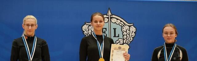 Нарвские спортсменки на чемпионате Эстонии по стрельбе из пневматического оружия одержали тройную победу