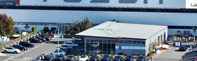 Акции Tesla за день подешевели на 15%