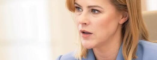 Силиня вновь усидела в кресле премьера