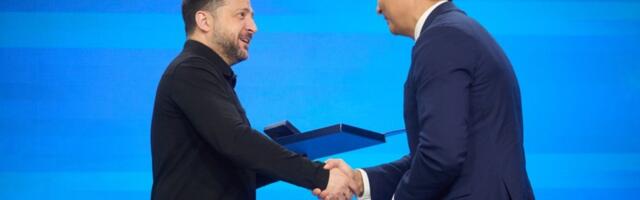 ФОТО | Зеленский вручил Таллинну награду „Город-спаситель“