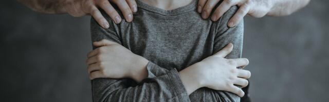 Семейный ад в Нарве: отец признал вину в сексуальном насилии над дочерьми и получил шесть лет тюрьмы